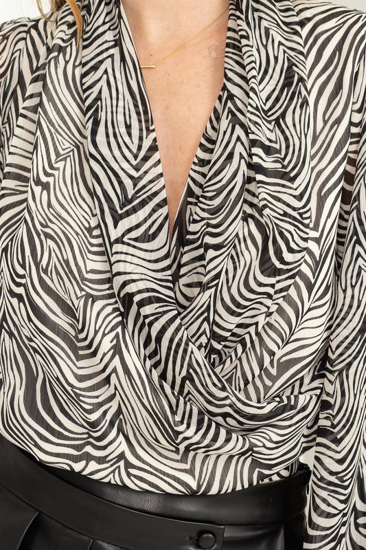 Blusa estampada con diseño cruzado
