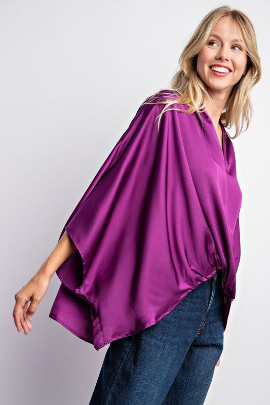 Blusa de satín con diseño cruzado