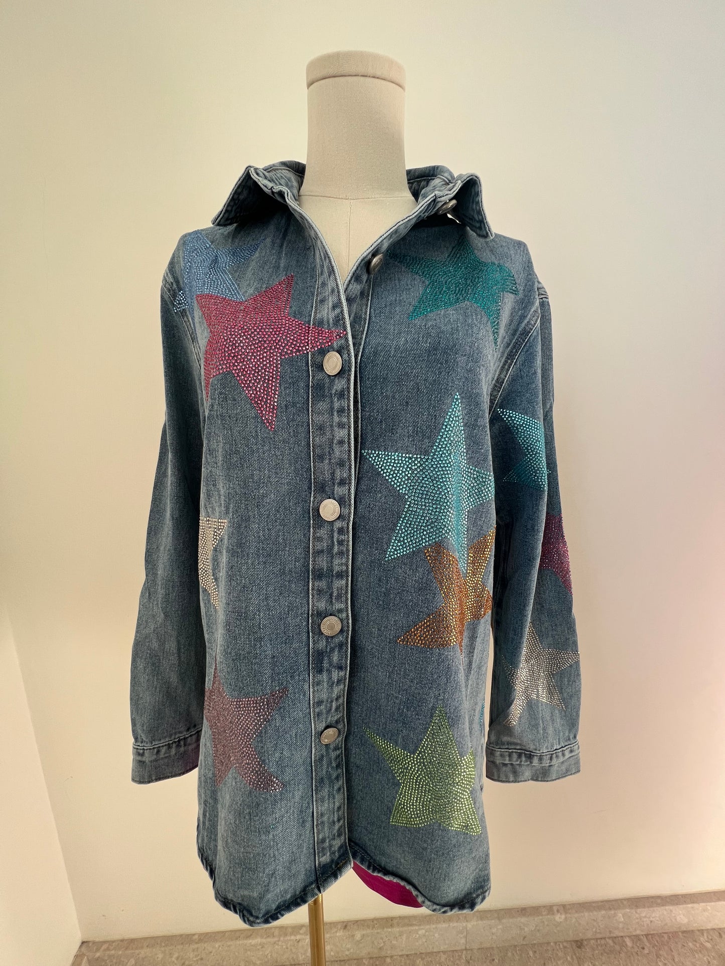 Camisa de mezclilla con estrellas