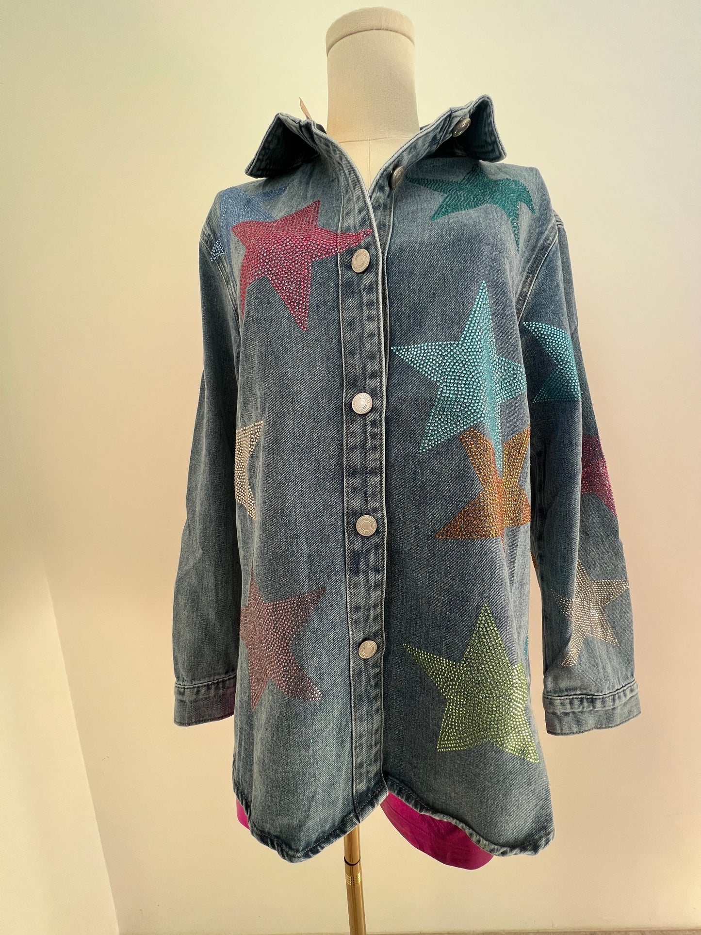 Camisa de mezclilla con estrellas