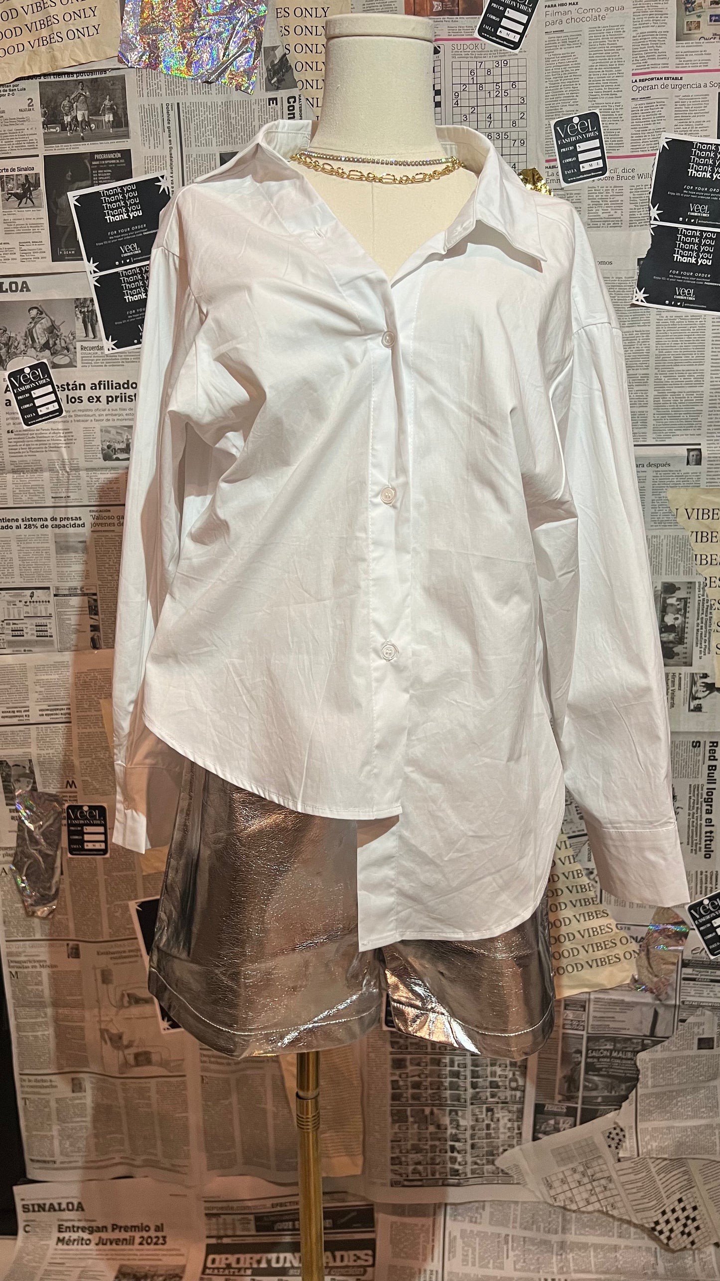Camisa asímetrica off the shoulder