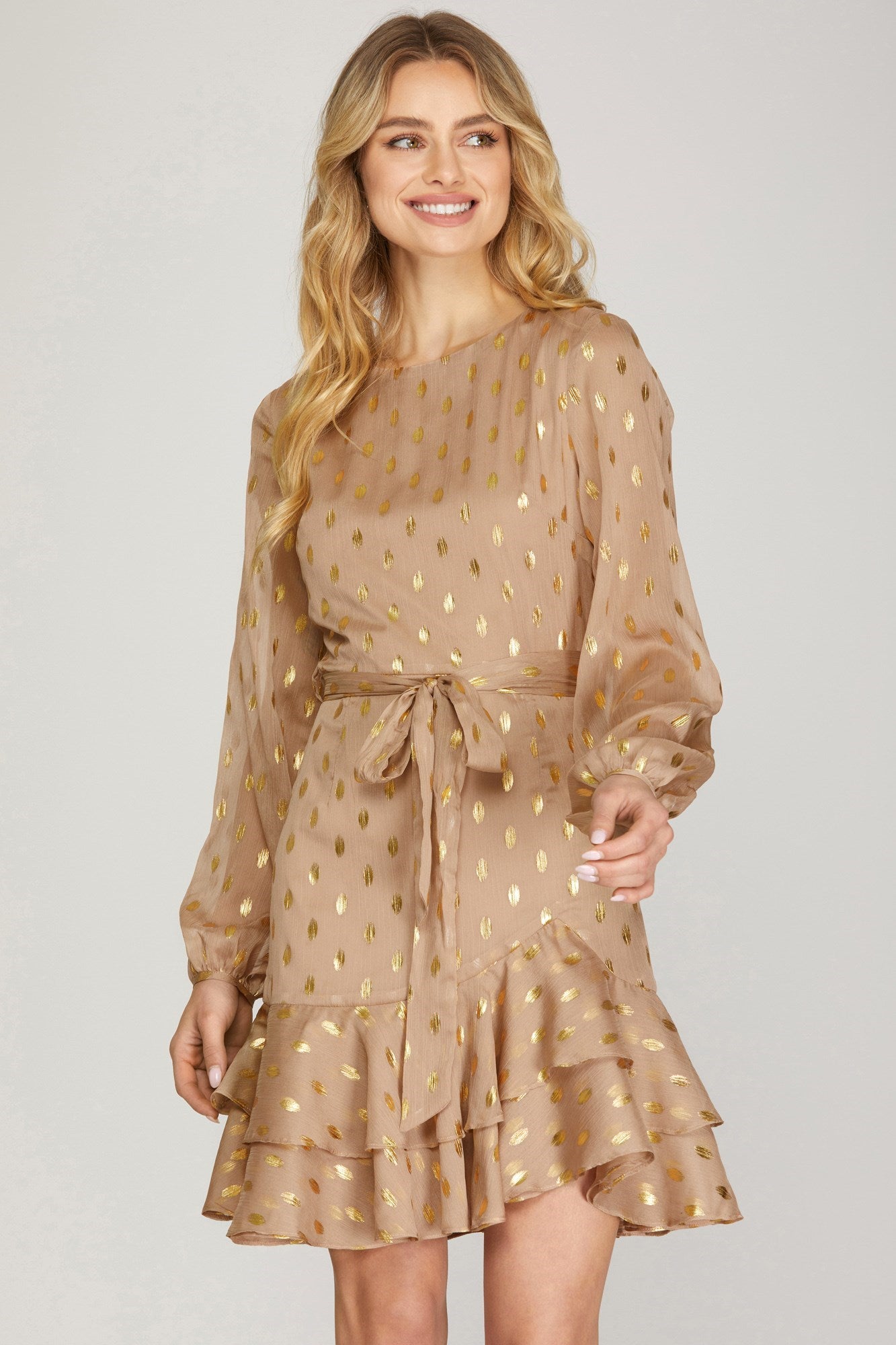 Vestido de gasa con lunares dorados