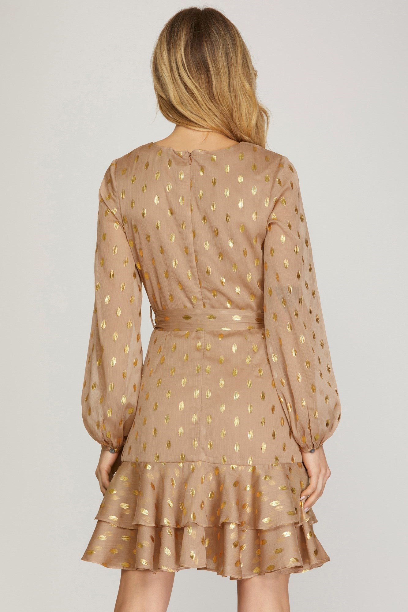Vestido de gasa con lunares dorados