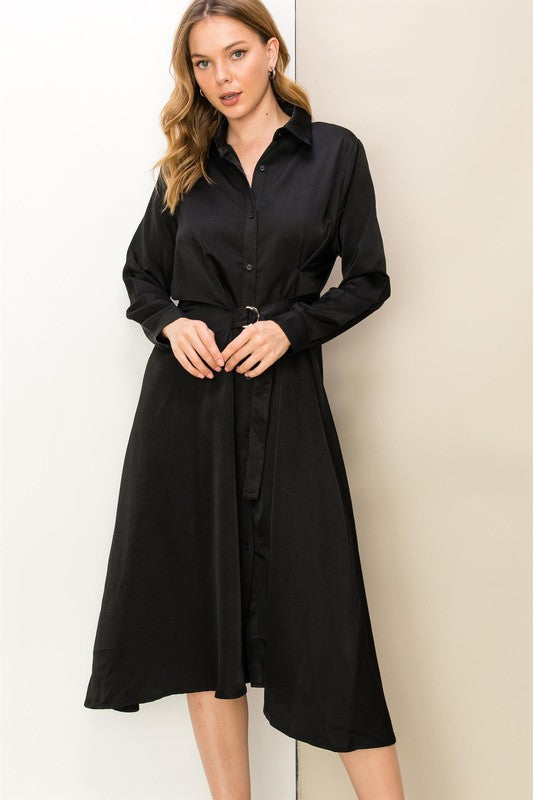 Vestido de satén con cinturón de lazo